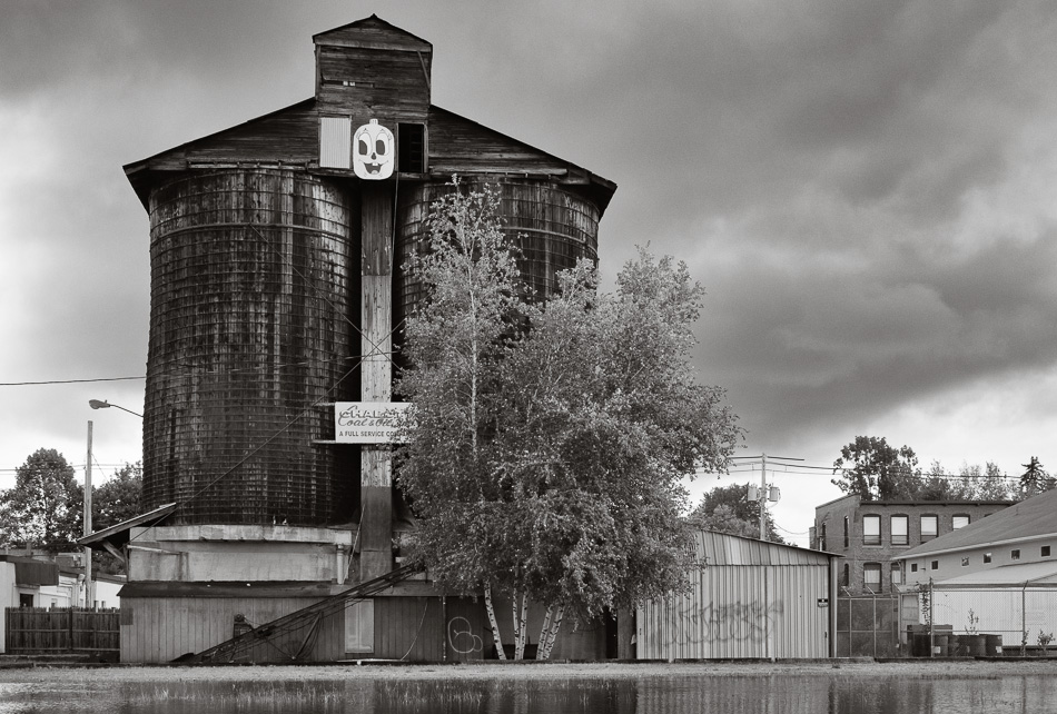 Black and white photo of the coal silo off Gilbo Avenue in Keene, NH