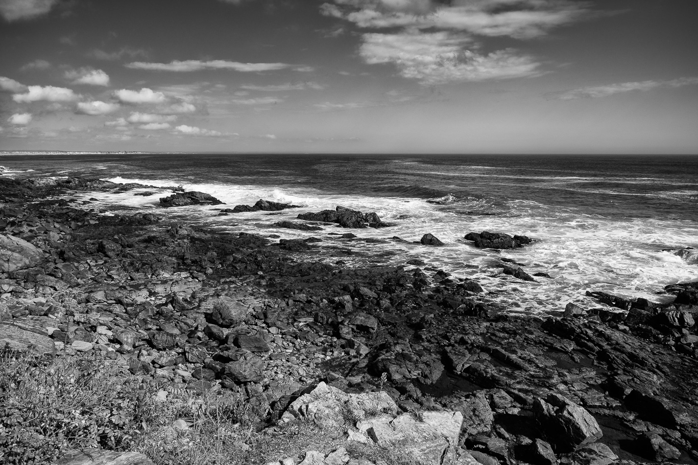 Black and white photo showing the Atlantic Ocean view from the Marginal Way