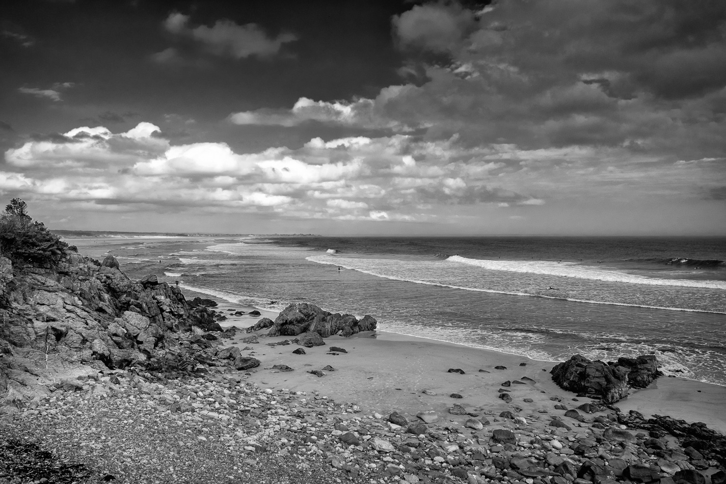 Black and white photo of a rocky beach in Ogunquit, ME